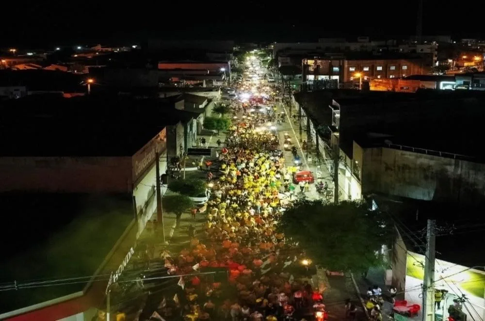 CAJAZEIRAS: Dr. Pablo e Nil Mendes encerram campanha com grande passeata pelas ruas da cidade