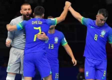 Seleção Brasileira de Futsal vence Ucrânia e se classifica para final da Copa do Mundo