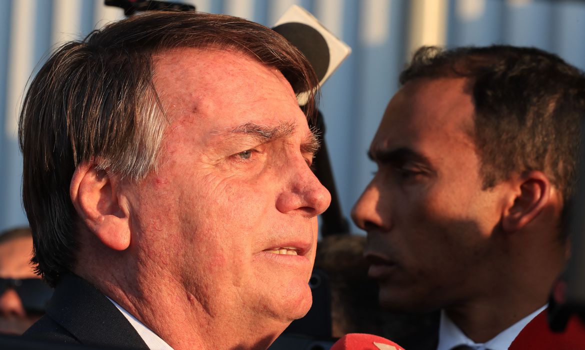‘Me prendam, não vou sair do Brasil, vou morrer na cadeia’, diz Bolsonaro