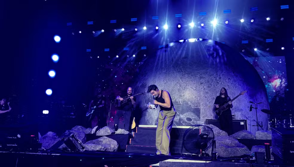 Luan Santana volta ao São João de Campina Grande com show embalado por forró e lua cenográfica: ‘tava morrendo de saudade’