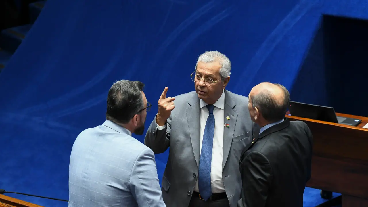Senador aposentado pelo INSS diz ter sofrido desconto não autorizado