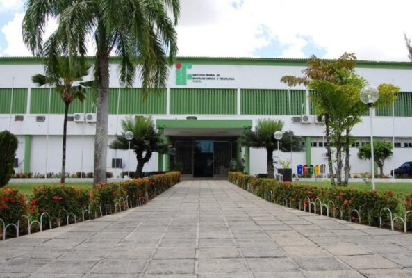 Paraibana é aprovada em sete universidades dos Estados Unidos aos 20 anos; jovem é ex-aluna do IFPB