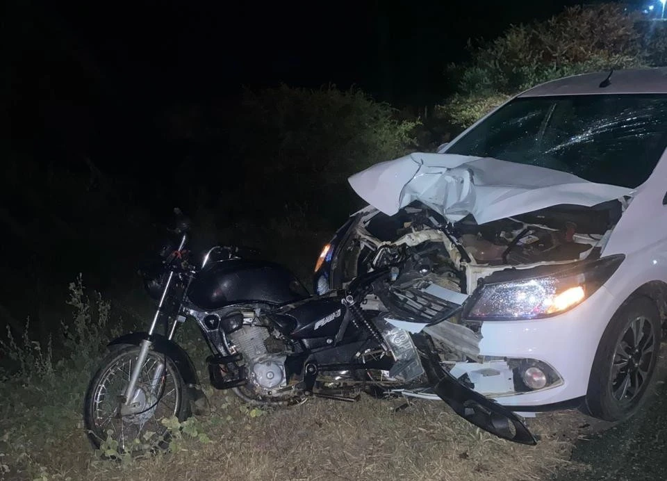 Colisão entre carro e moto deixa uma pessoa morta no Cariri