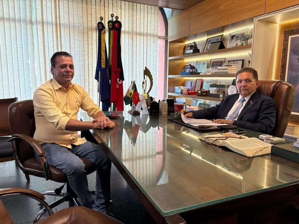 Prefeito Márcio Leite se reúne com Adriano Galdino e reforça parceria pelo desenvolvimento do Cariri