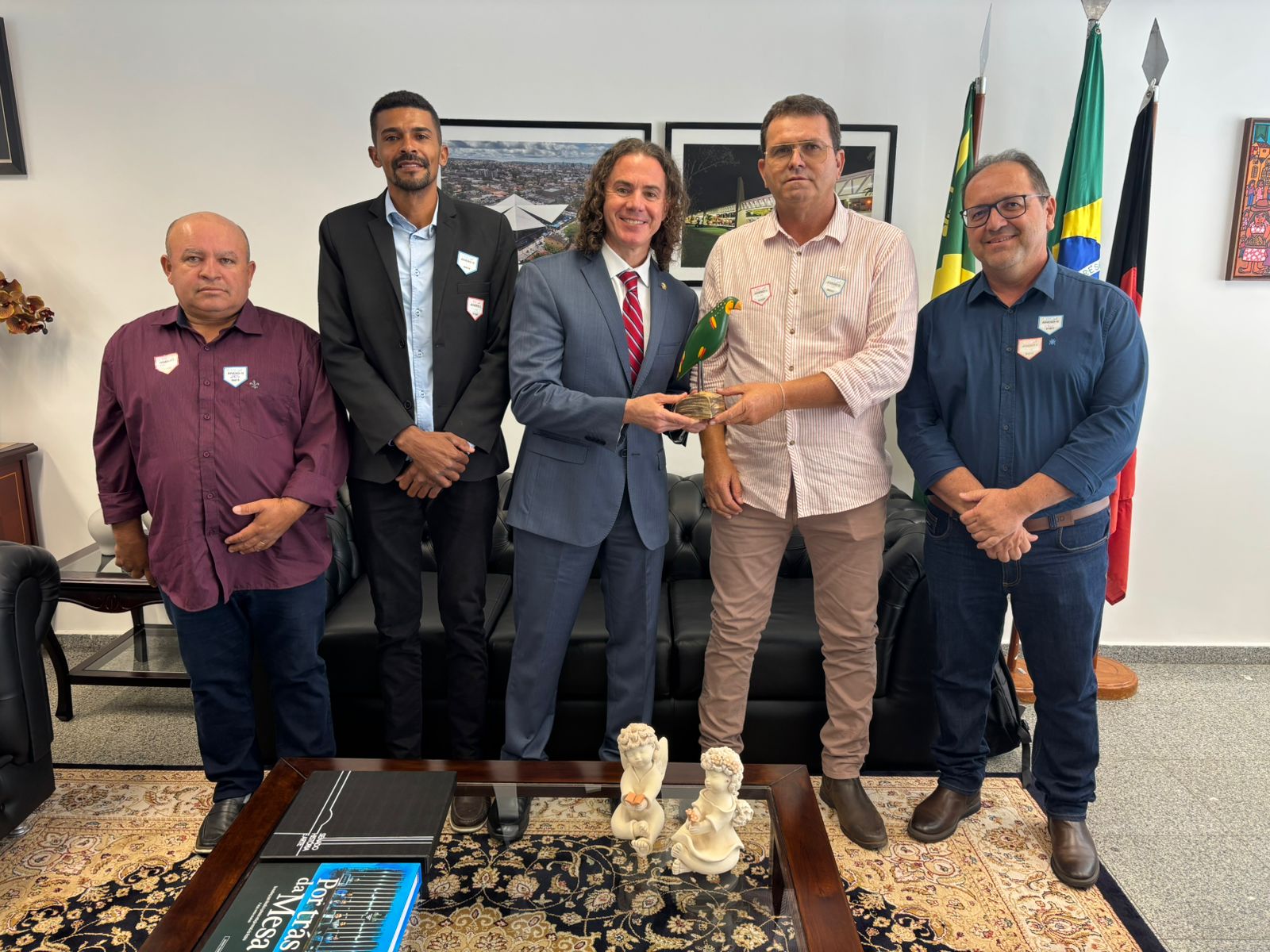 O prefeito Manezinho Lourenço segue em Brasília, junto dos vereadores Jeffeson Menezes e Damião Rildo, mantendo encontros e fortalecendo as parcerias do município de Sumé com a bancada federal.