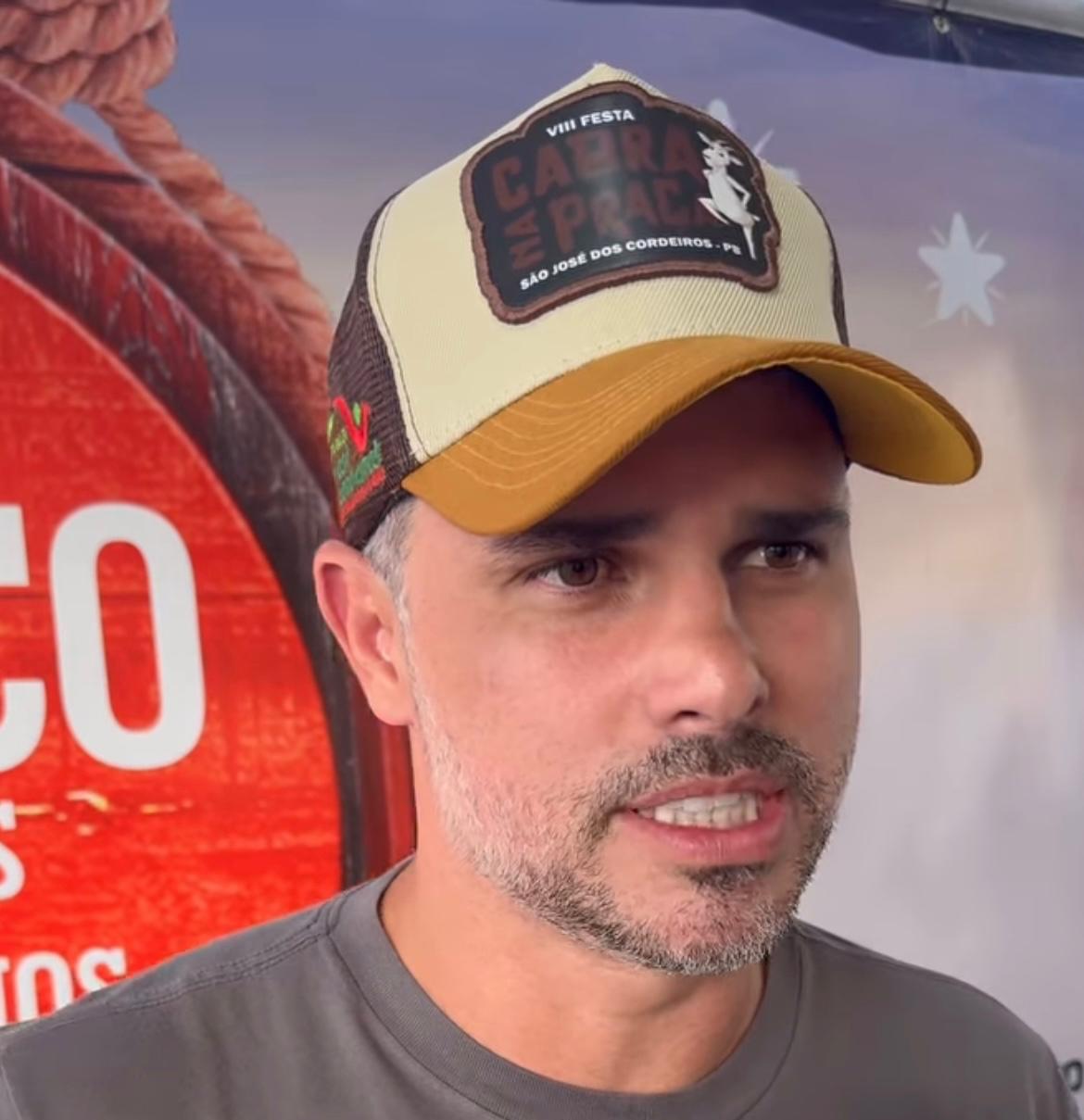 Prefeito Felício Queiroz acompanha evento “Cabra na Praça” e destaca apoio à caprinovinocultura em São José dos Cordeiros
