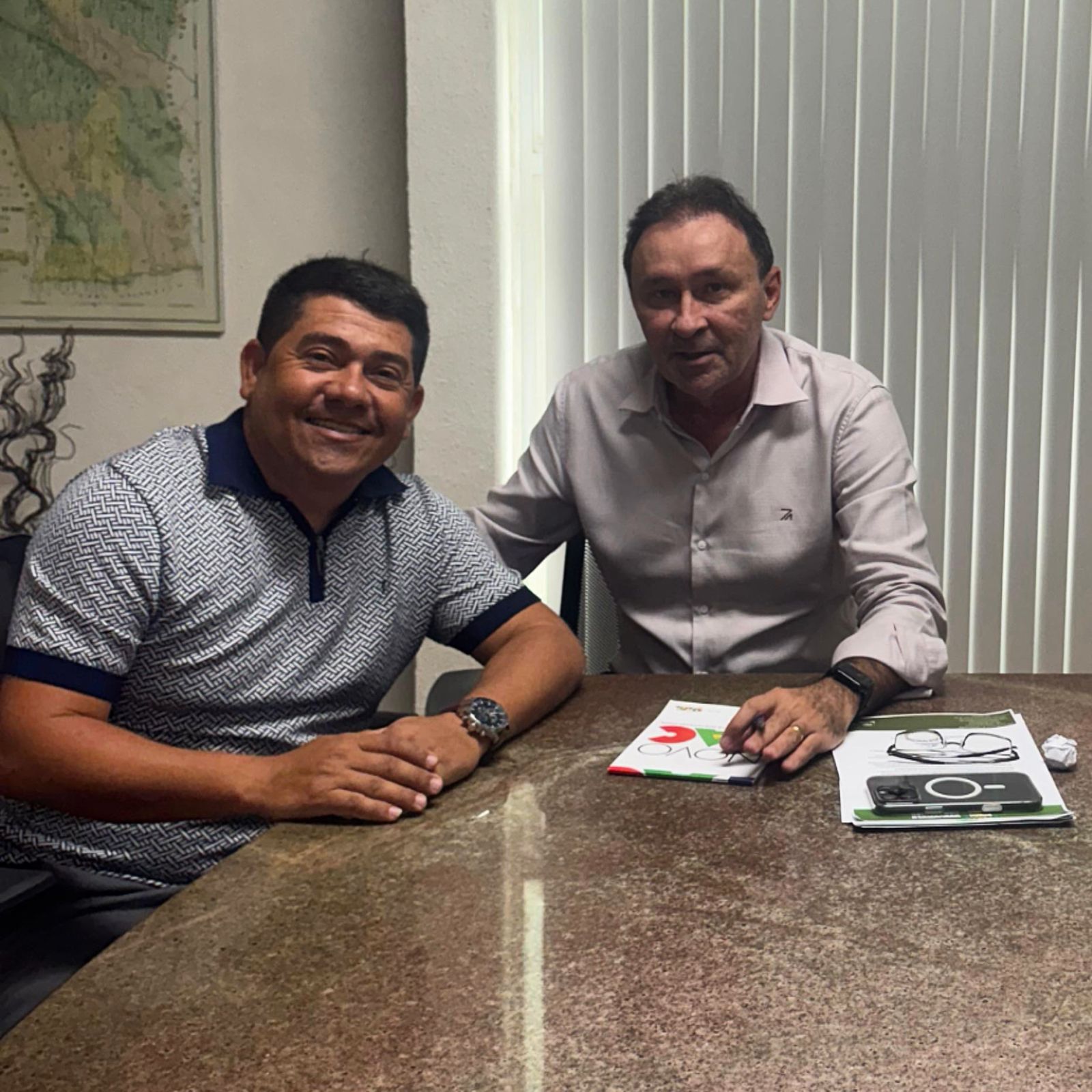 Prefeito de Tenório se reúne com Deusdete Queiroga e apresenta demandas por pavimentação e carro-pipa