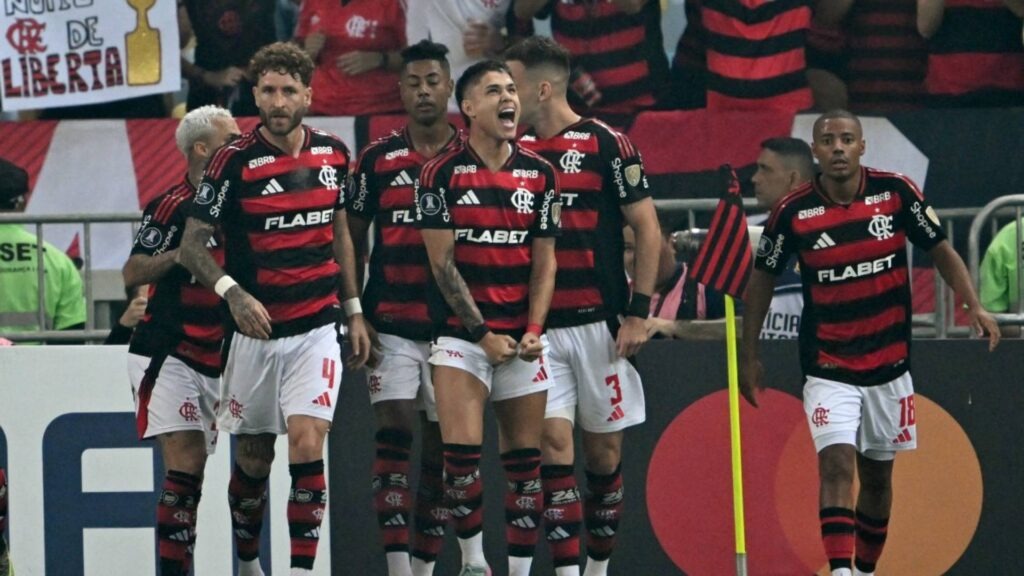 Flamengo vence a LDU e depende de si para avançar na Libertadores
