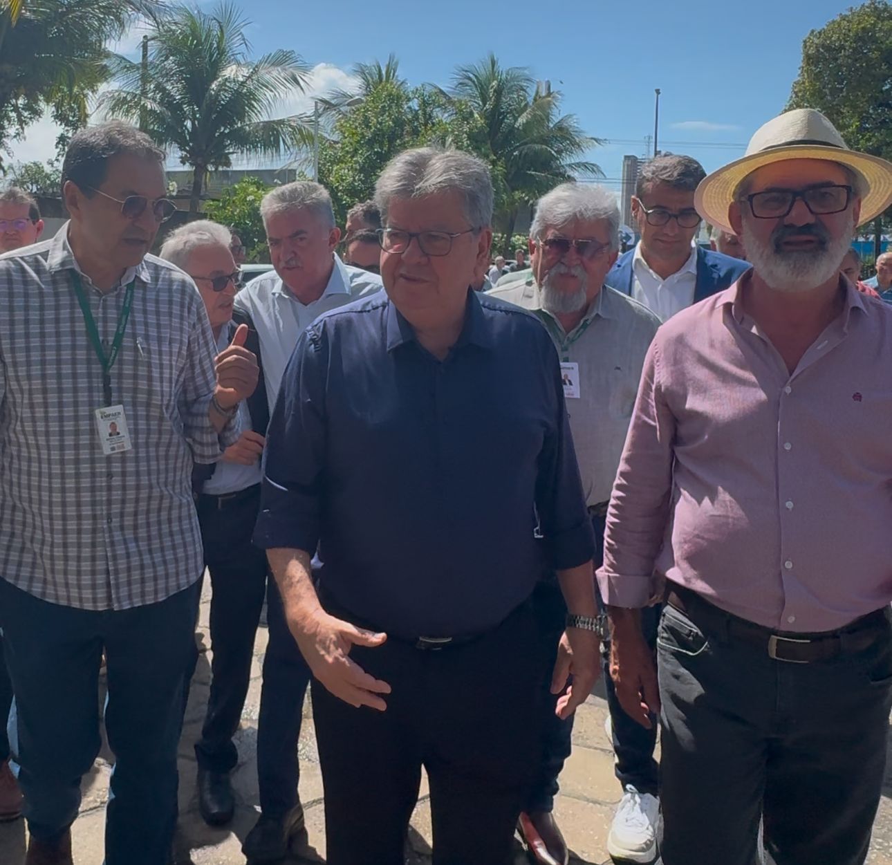Gerente da Empaer, Valmir Azevedo celebra destinação de veículo para regional de Serra Branca