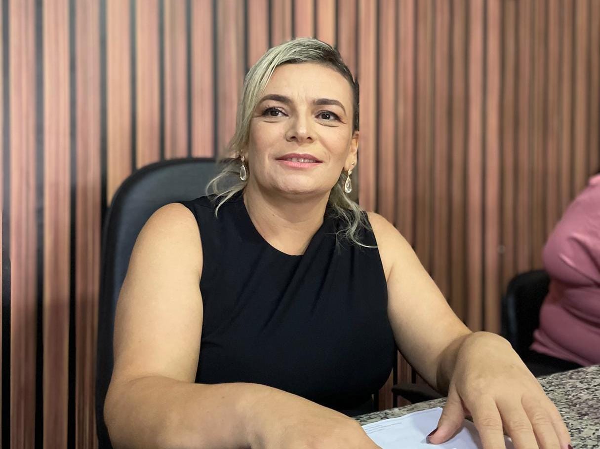 Vereadora Marciana Dantas é eleita presidente da Câmara Municipal da Prata