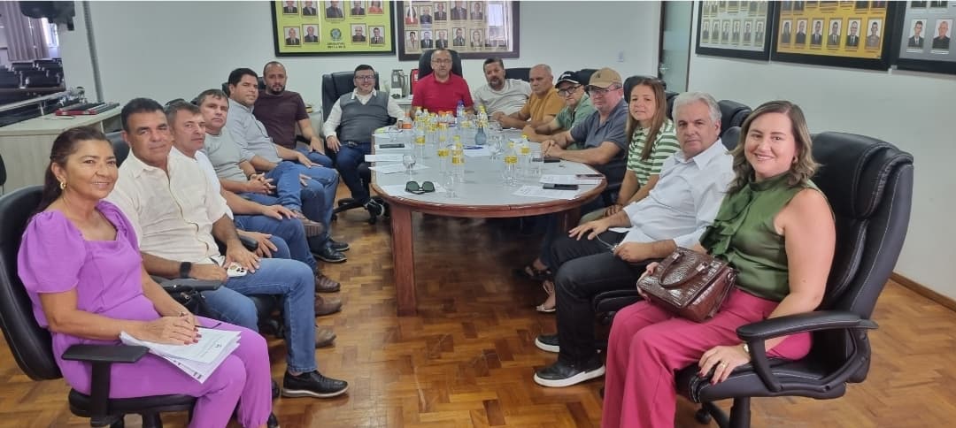 Com emendas impositivas em debate, Câmara de Monteiro recebe prefeita Ana Paula e vice Cajó Menezes em reunião histórica