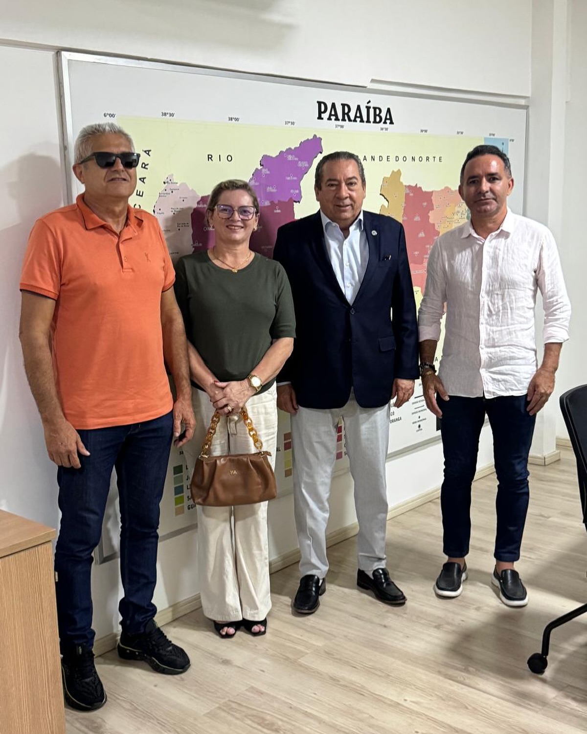 Prefeita Adalcy Freitas é recebida por Ronaldo Guerra, chefe de gabinete do governador da Paraíba