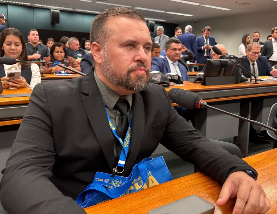Prefeito de Camalaú, Bira Mariano, participa da XXVI Marcha dos Prefeitos em Brasília