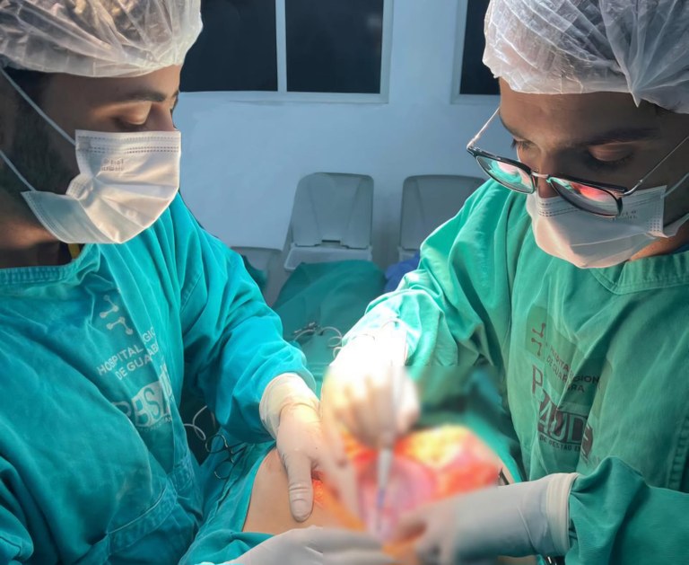 Em cirurgia de urgência na Paraíba, médicos descobrem cisto gigante de 6,2 kg em ovário de jovem de 21 anos