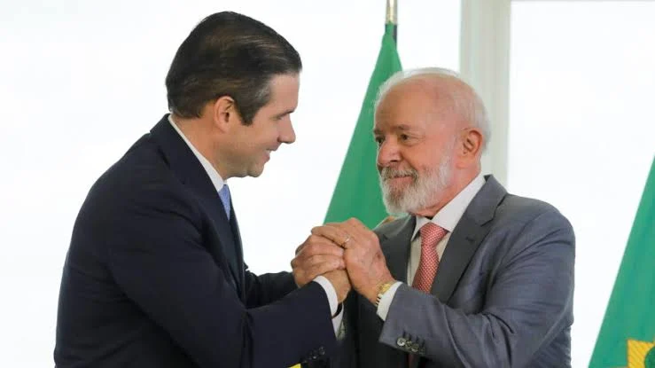 Hugo Motta expõe a mídia nacional por que recusou convite de Lula para viagem à Paraíba: “Pauta aqui em Brasília”
