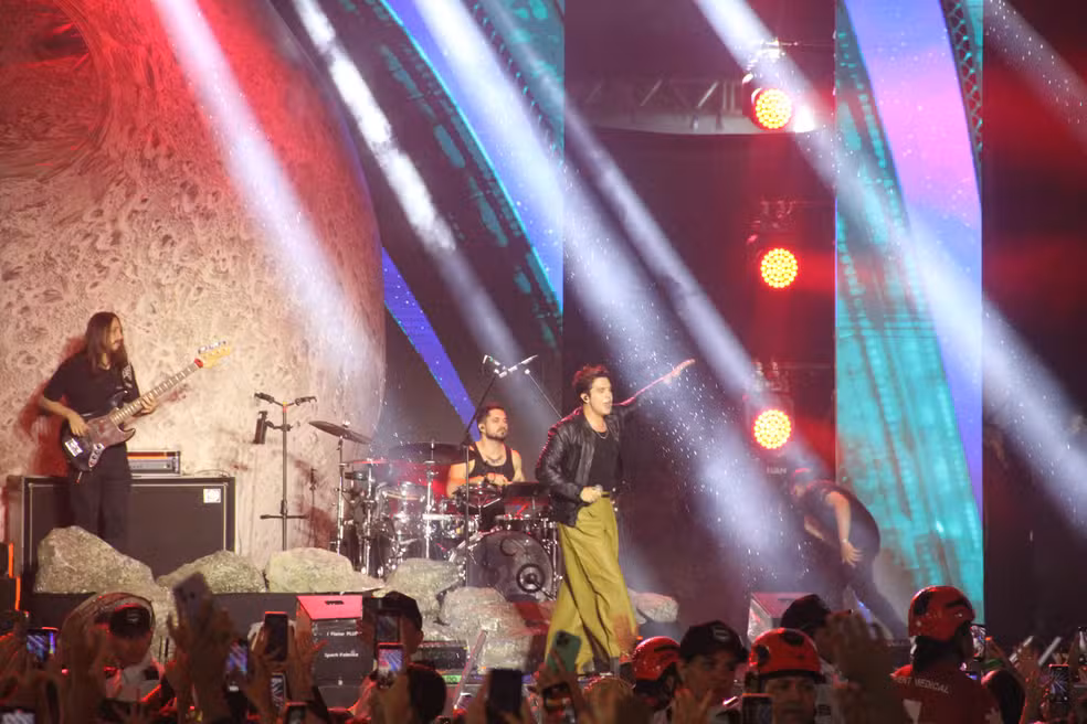 São João de Campina Grande 2025 é aberto oficialmente com show embalado por forró e lua cenográfica do cantor Luan Santana