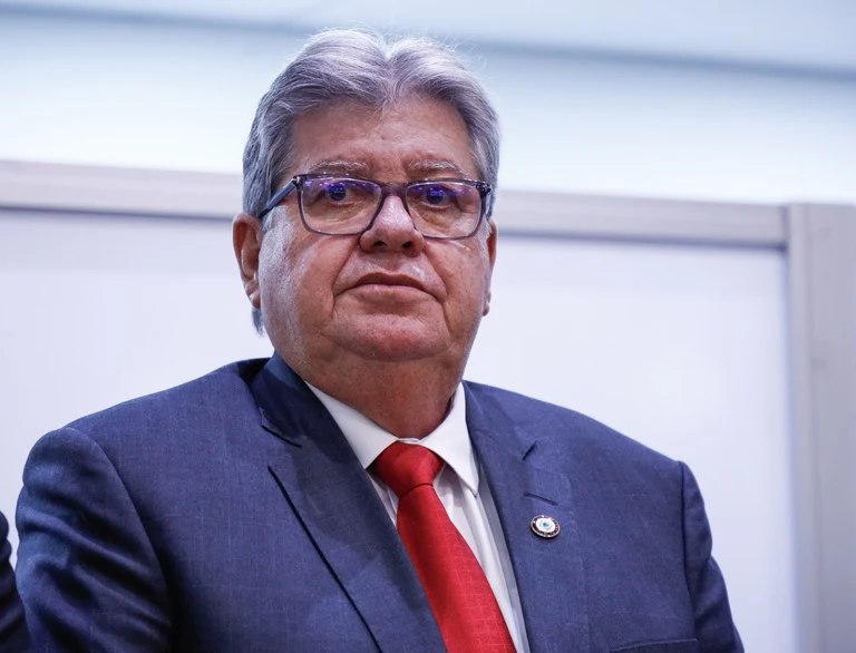 João Azevêdo adia debate sobre 2026 e reforça foco no trabalho: “Decisão será coletiva”