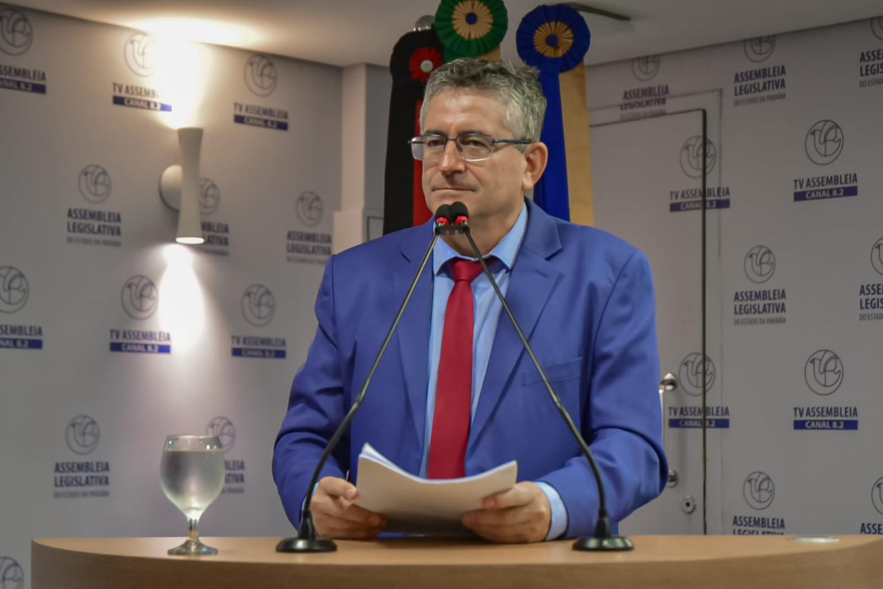 Dr. Romualdo: “Paraíba sobe conta d’água, ignora tarifa social e castiga os mais pobres”