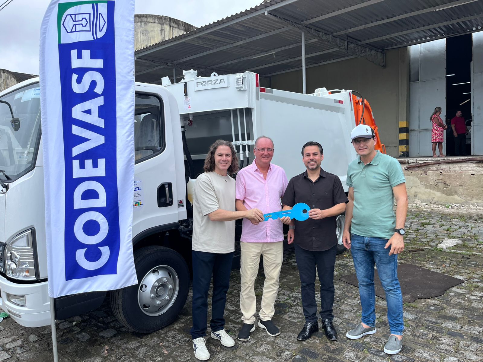 Veneziano entrega mais um conjunto de máquinas e beneficia Barra de Santa Rosa, Parari e Ibiara, em parceria com a Codevasf