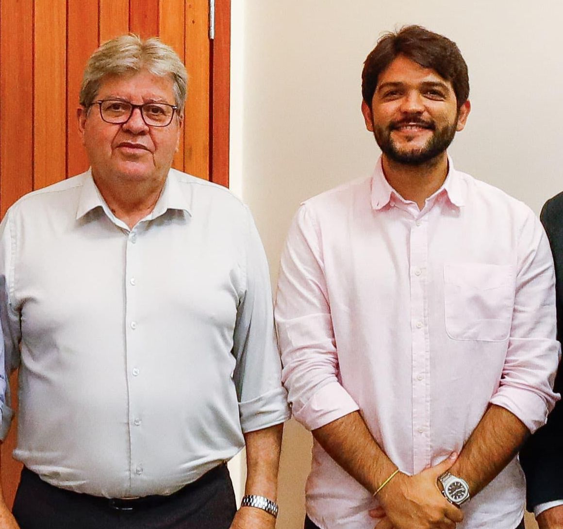 Prefeito de Assunção, Felipe Oliveira, é recebido por João Azevêdo que garante apoio para novas obras no município