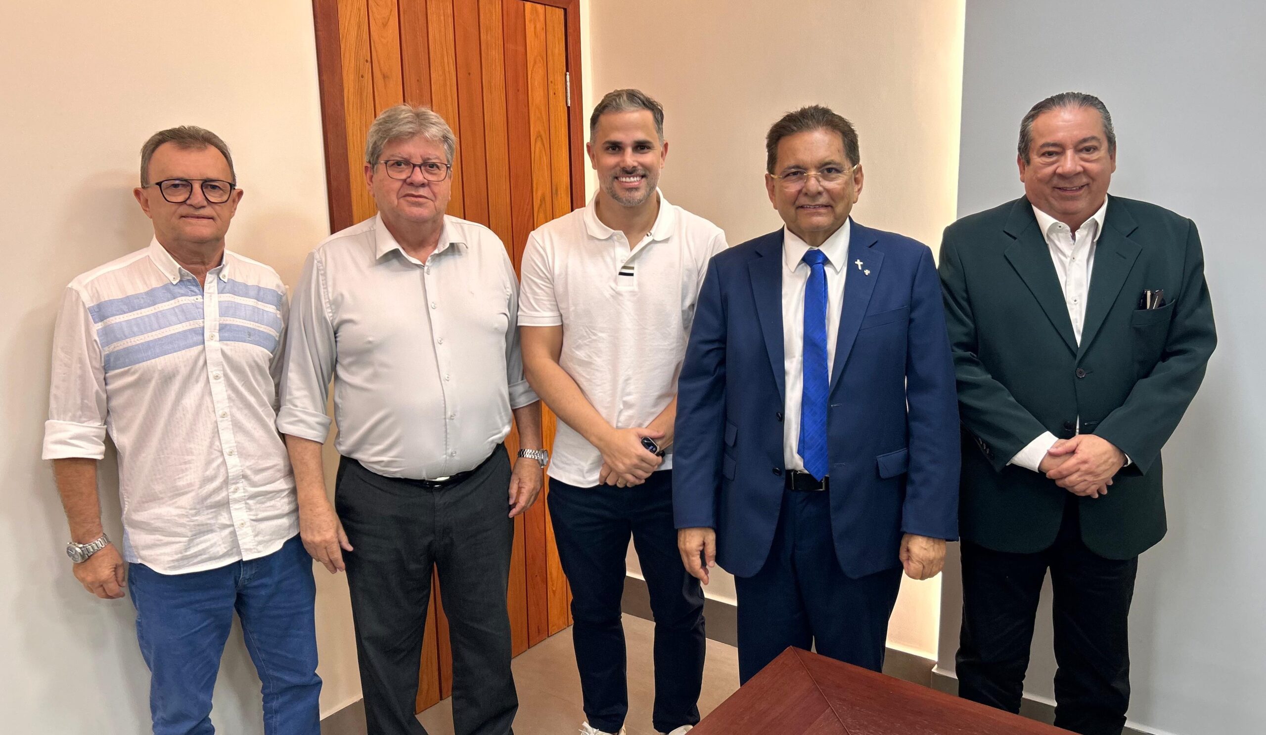 Prefeito de São José dos Cordeiros garante três importantes conquistas em reunião com o governador João Azevêdo