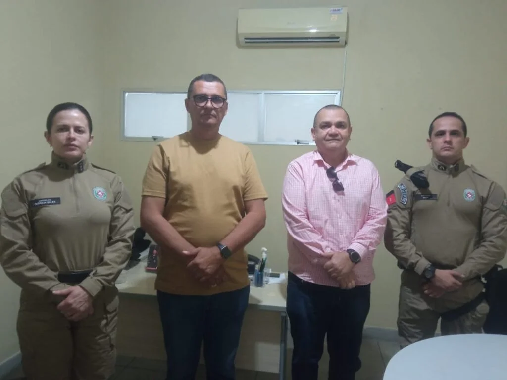 Prefeito Onildo se reúne com comando da Polícia Militar para alinhar segurança dos festejos juninos em São Domingos do Cariri