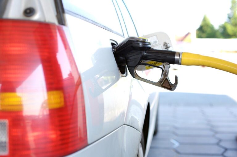 Governo aprova aumento do etanol em combustíveis e espera redução de 20 centavos no preço da gasolina