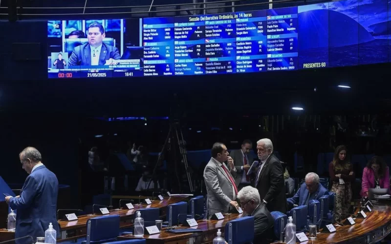 Veja como cada senador paraibano votou no aumento do número de deputados