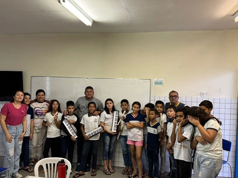 Prefeitura de São Sebastião do Umbuzeiro entrega instrumentos musicais para os alunos do ensino integral
