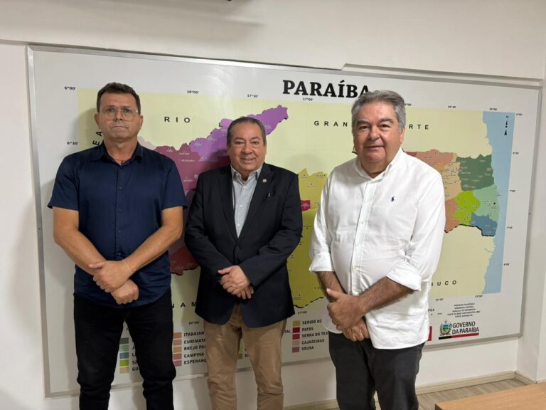 Em agenda em João Pessoa, prefeito Manezinho trata de convênio do hospital e ações nas áreas de infraestrutura e educação