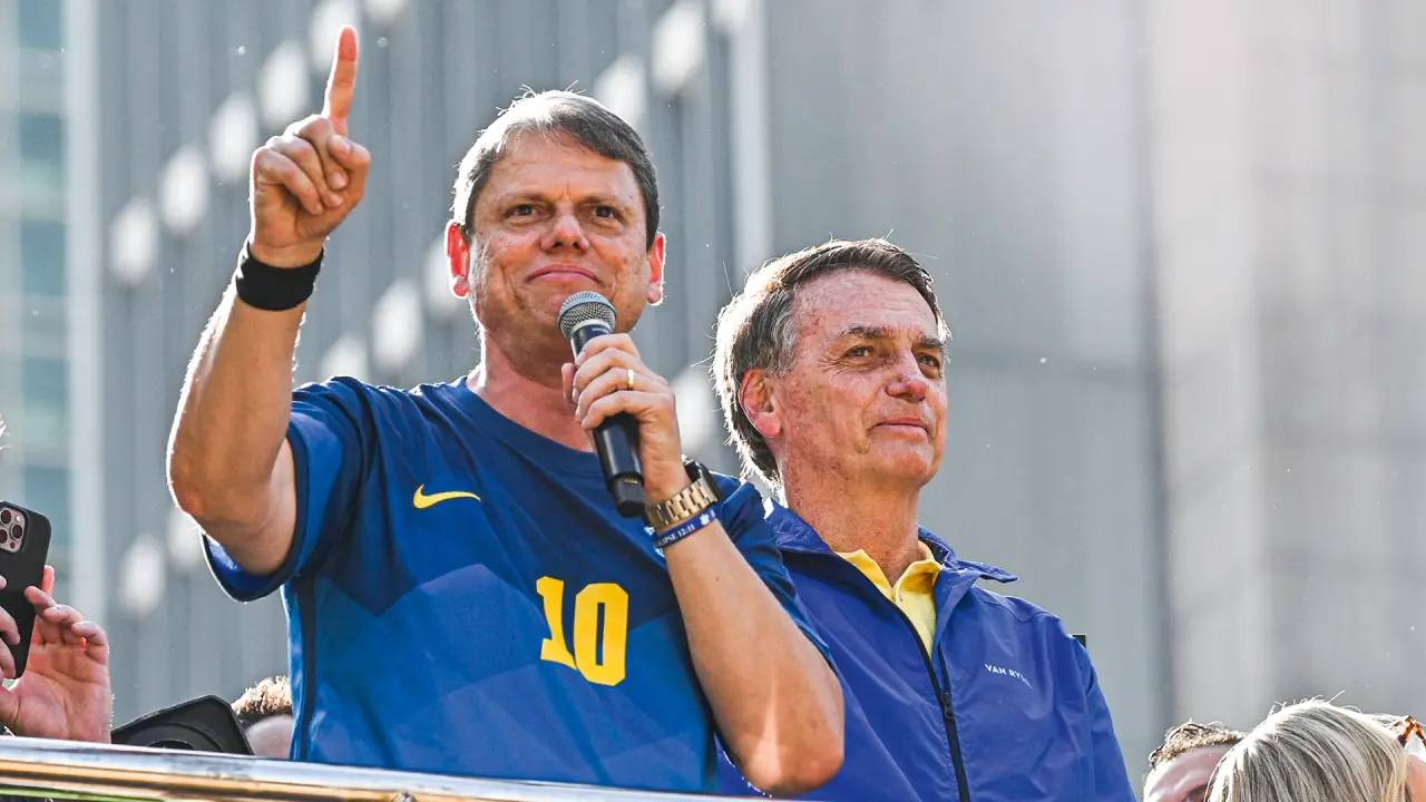 Em alta na direita para 2026, Tarcísio entra cada vez mais na mira de Lula e do PT
