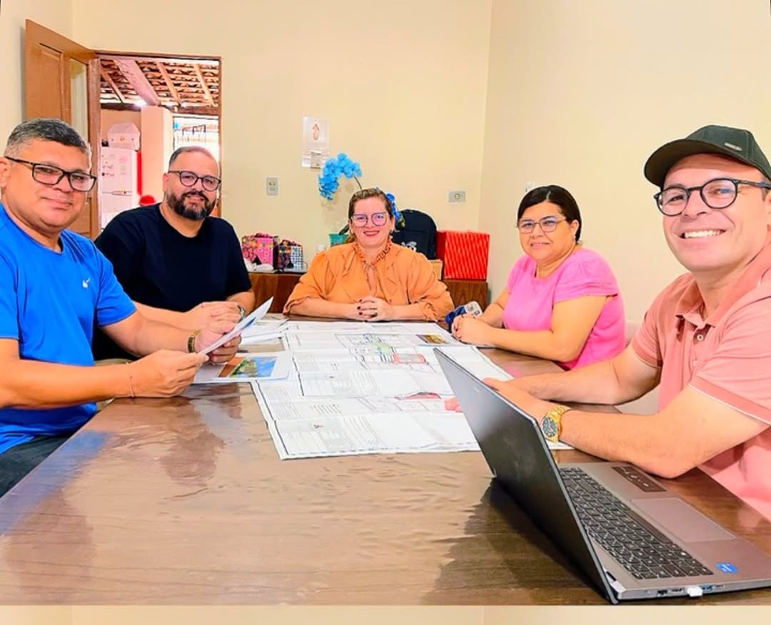 Prefeita Adalcy apresenta Projeto de Reforma da Escola Municipal Mauro Severiano Leite