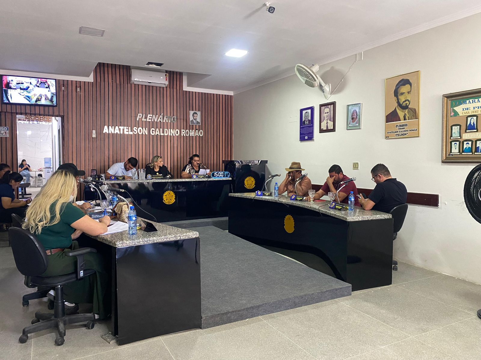 Clima esquenta na Câmara da Prata: vereadoras da base do prefeito protagonizam bate-boca durante sessão