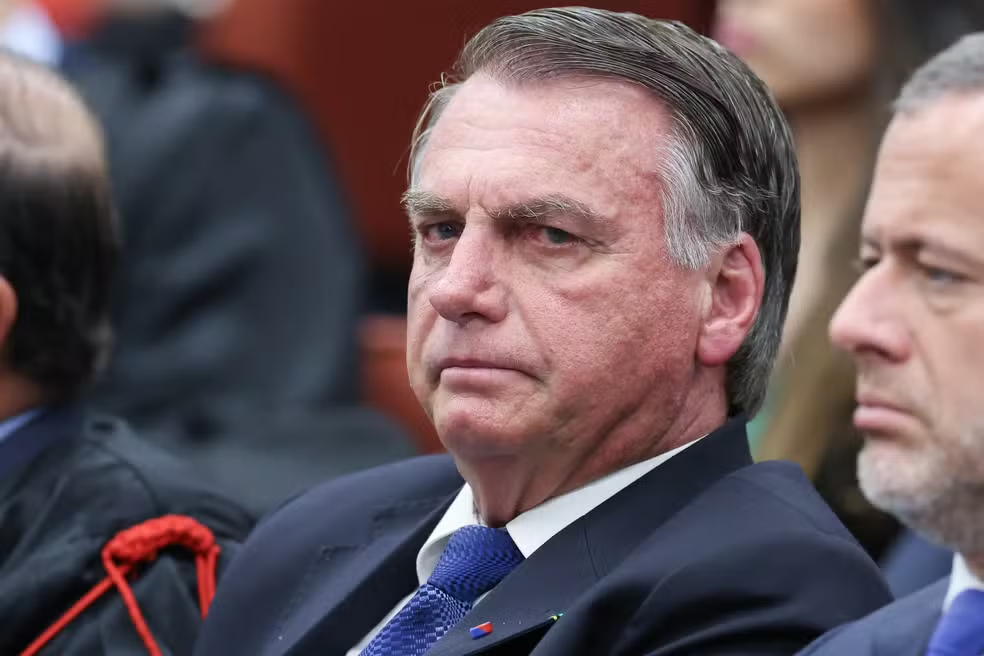 Bolsonaro diz que nunca teve intenção de deixar Brasil: “É uma suprema humilhação”