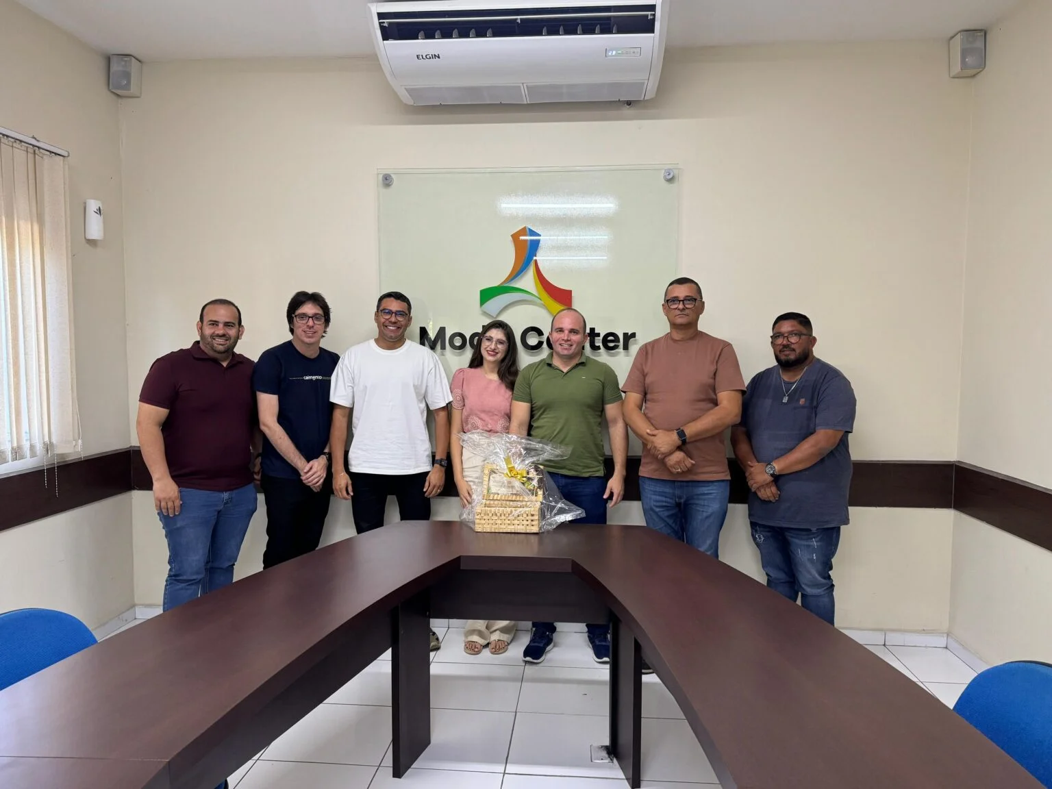 Prefeito de São Domingos do Cariri, Onildo Lindberg, e comitiva se reúnem com equipe do Moda Center em busca de parceria para fortalecer o setor de costura no município