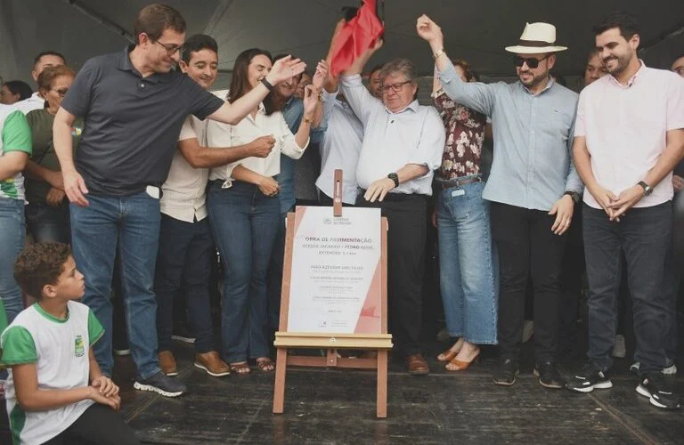 João entrega obras em Pedro Régis e destaca presença do governo nos municípios
