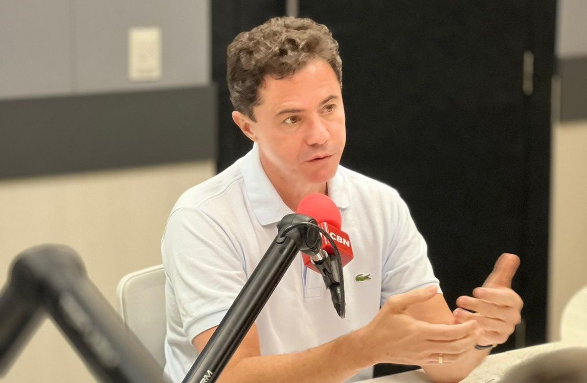Veneziano atende pipeiros paraibanos e informa repasse de R$ 50 milhões ao Exército